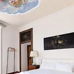 Historical Dwelling In Palazzo Terzi *