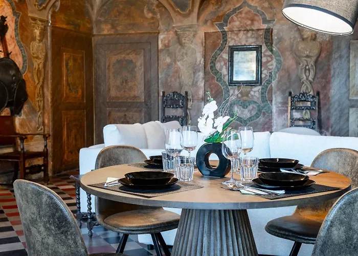 Historical Dwelling In Palazzo Terzi Βίλα