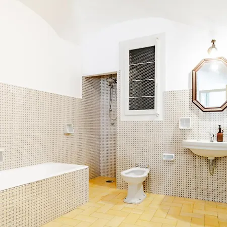 Historical Dwelling In Palazzo Terzi