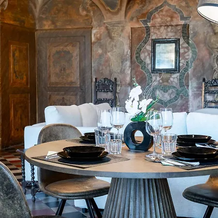 Historical Dwelling In Palazzo Terzi Вилла